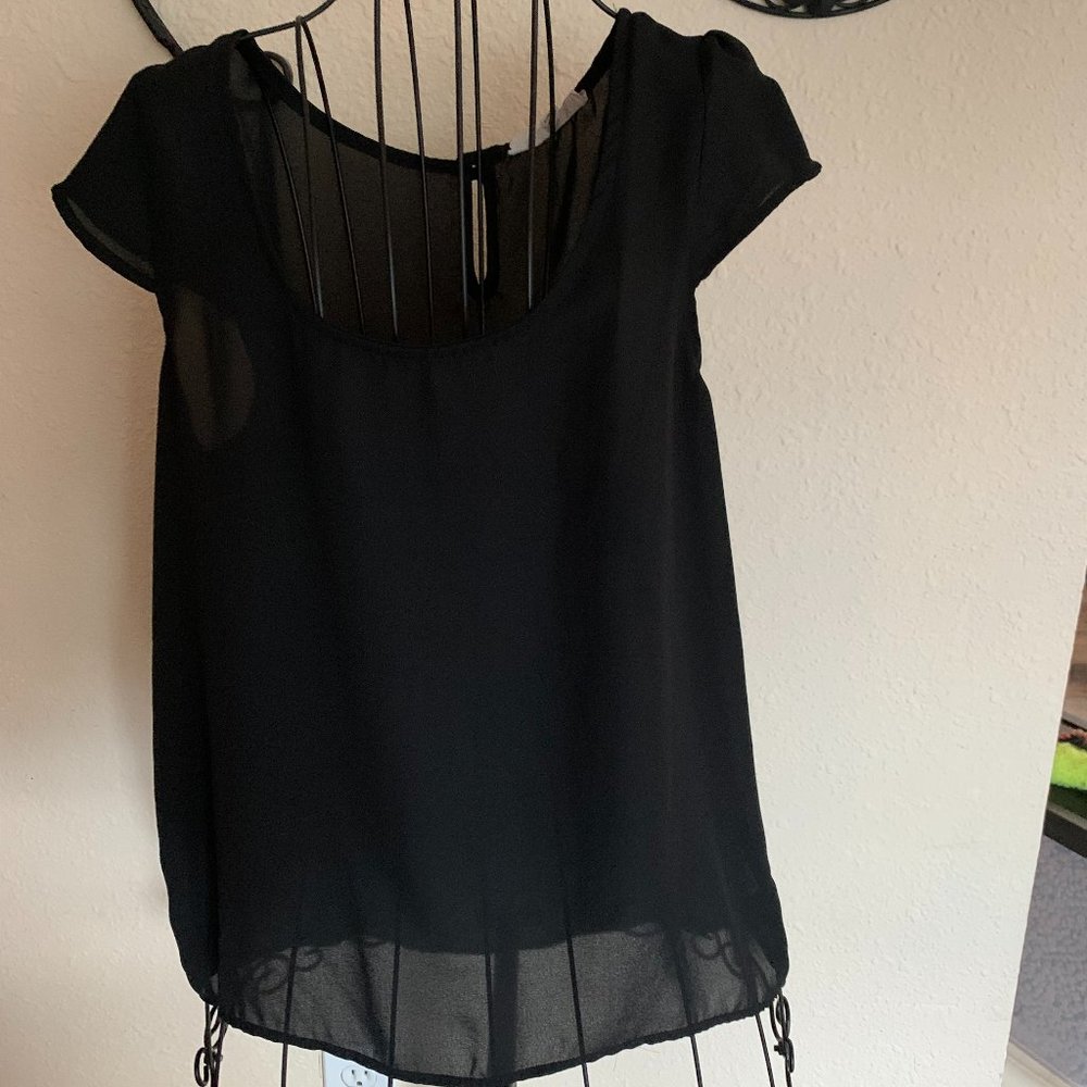 Pink Rose Ladies Medium Black Sheer Cap Sleeve High-Low Blouse
